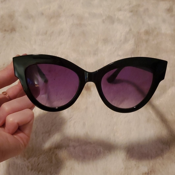 🖤Bundle set of 2 cat eye wing sunglasses😎 - Picture 4 of 4
